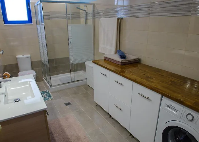 Willa Leonardo Archangelos (Rhodes)